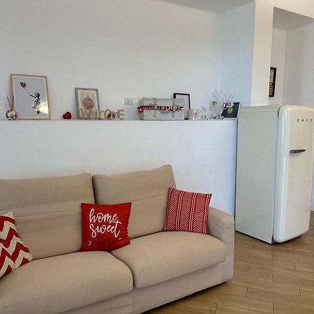 The Shabby House - Charming Seaside Retreat In Central Anzio, Steps From Beach And Train Station מראה חיצוני תמונה