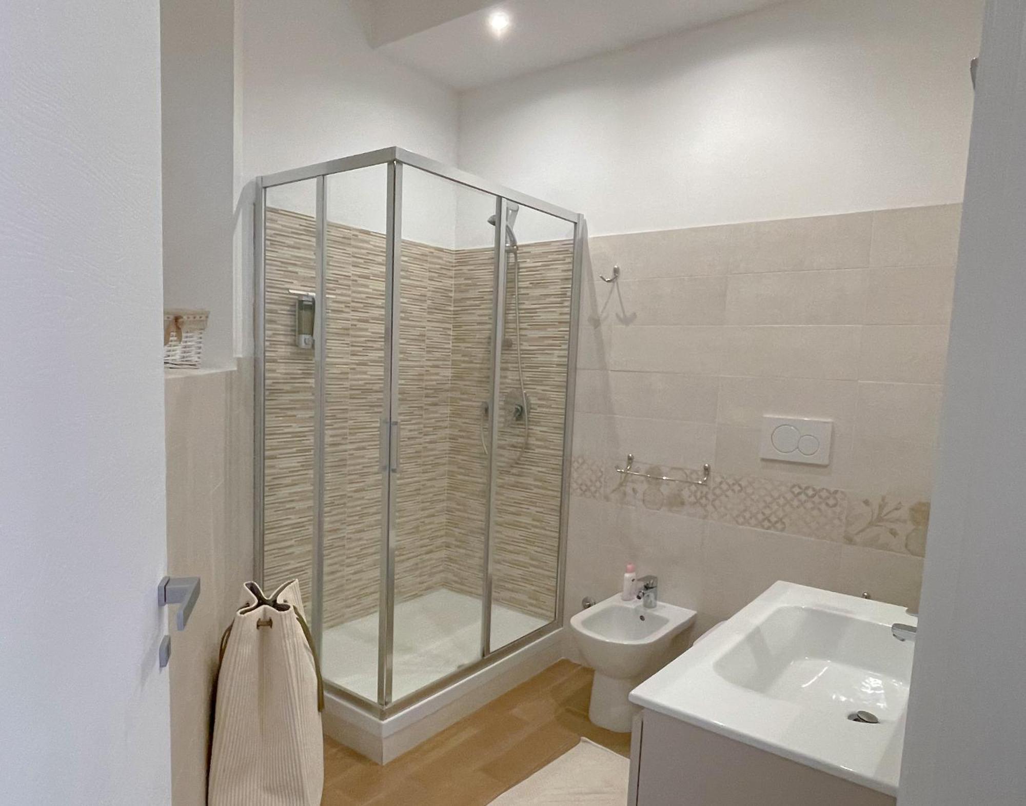 The Shabby House - Charming Seaside Retreat In Central Anzio, Steps From Beach And Train Station מראה חיצוני תמונה