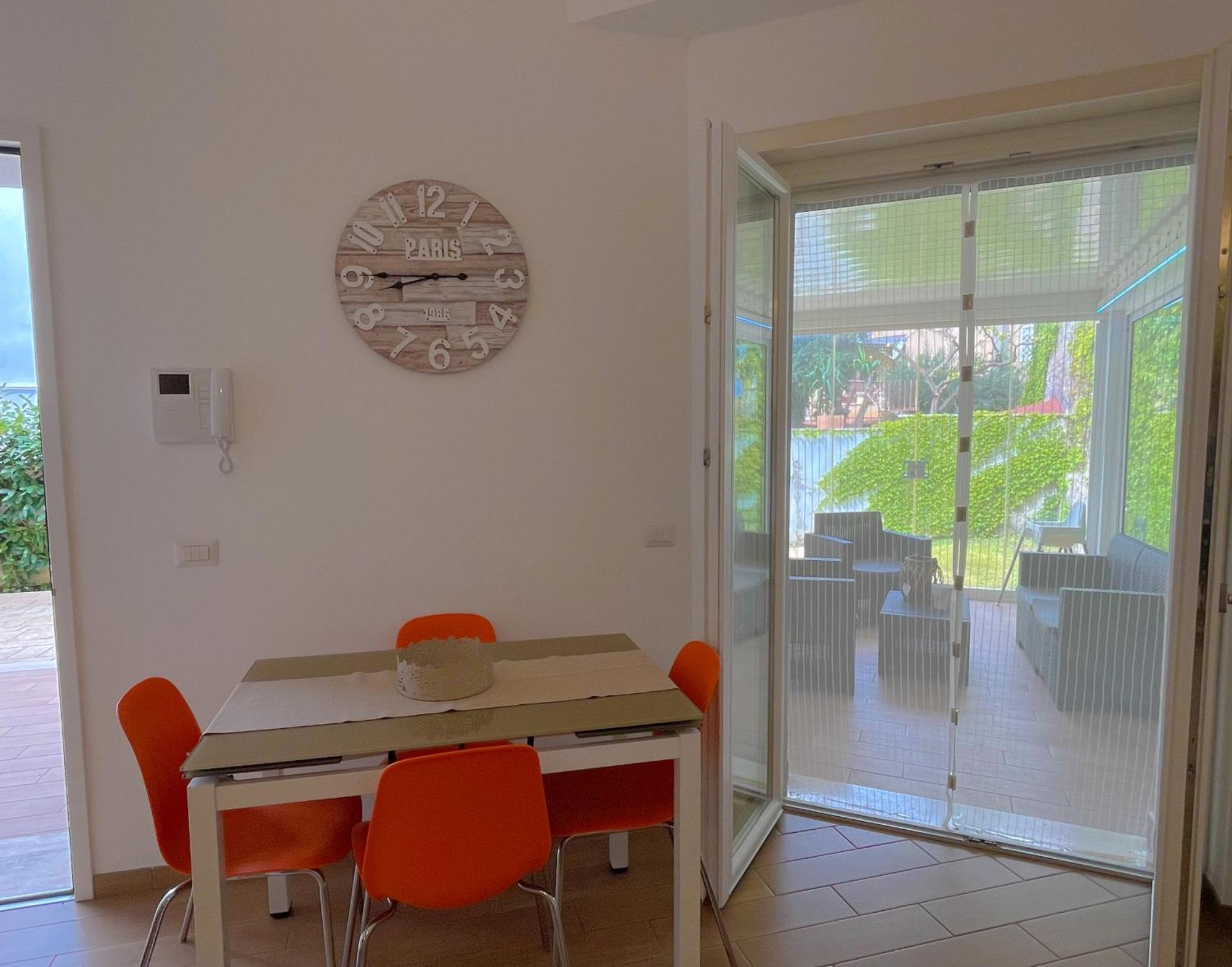 The Shabby House - Charming Seaside Retreat In Central Anzio, Steps From Beach And Train Station מראה חיצוני תמונה