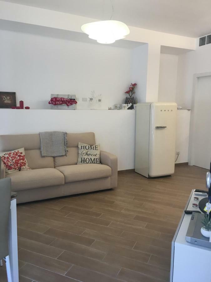 The Shabby House - Charming Seaside Retreat In Central Anzio, Steps From Beach And Train Station מראה חיצוני תמונה