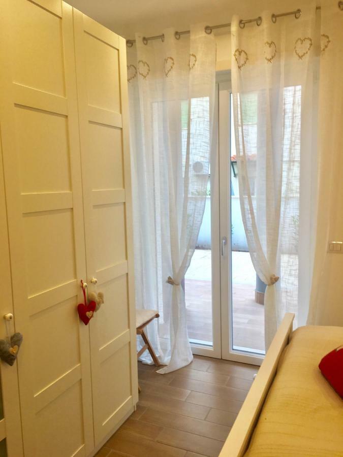 The Shabby House - Charming Seaside Retreat In Central Anzio, Steps From Beach And Train Station מראה חיצוני תמונה