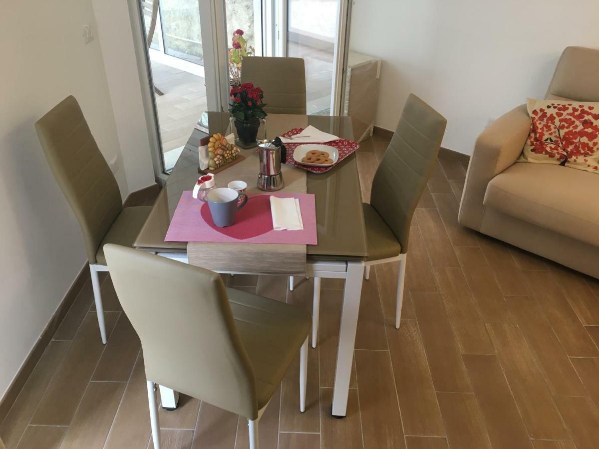 The Shabby House - Charming Seaside Retreat In Central Anzio, Steps From Beach And Train Station מראה חיצוני תמונה