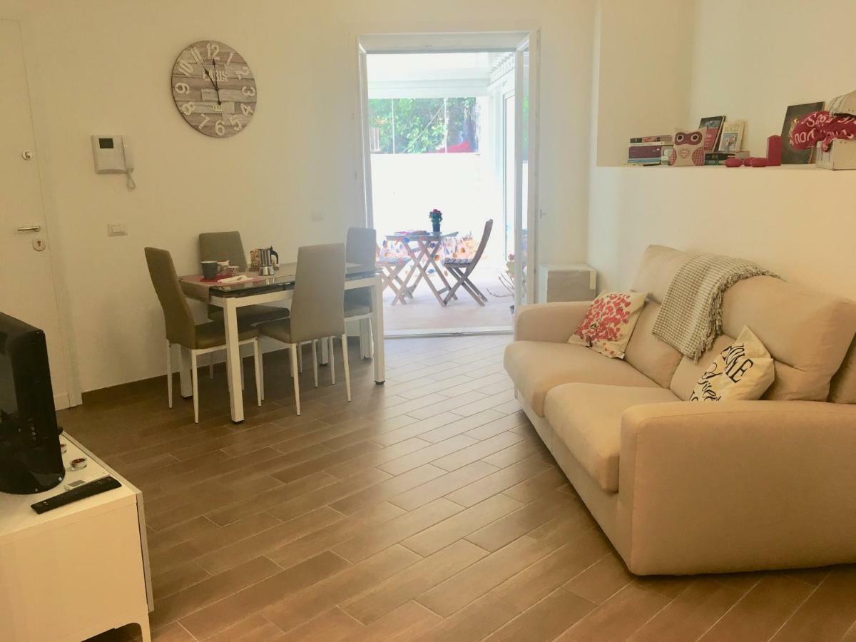 The Shabby House - Charming Seaside Retreat In Central Anzio, Steps From Beach And Train Station מראה חיצוני תמונה