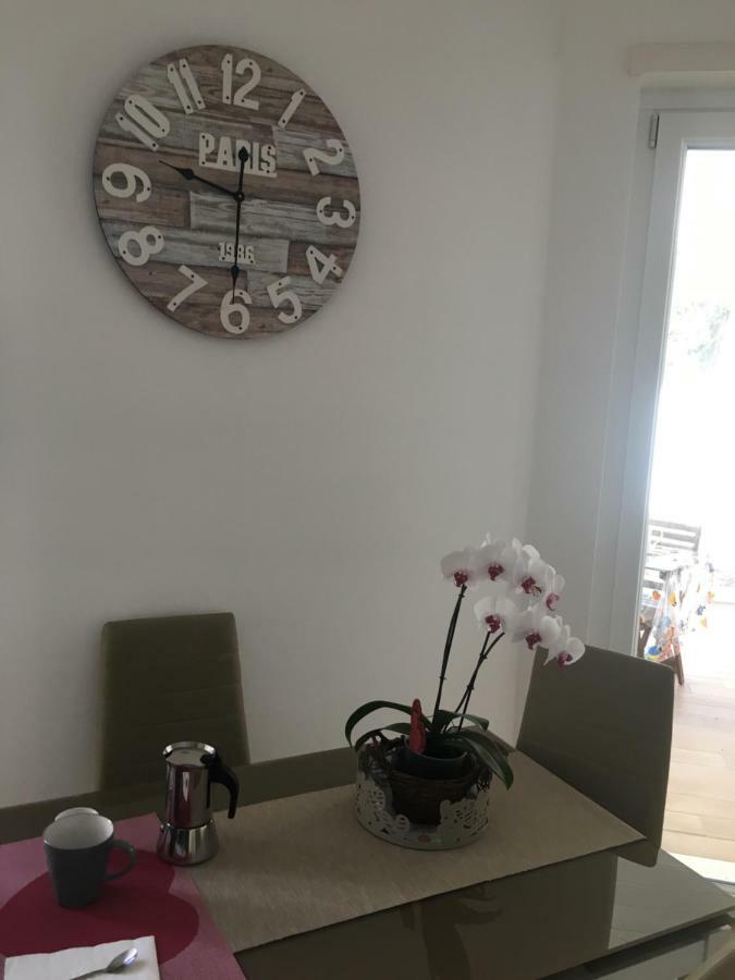 The Shabby House - Charming Seaside Retreat In Central Anzio, Steps From Beach And Train Station מראה חיצוני תמונה