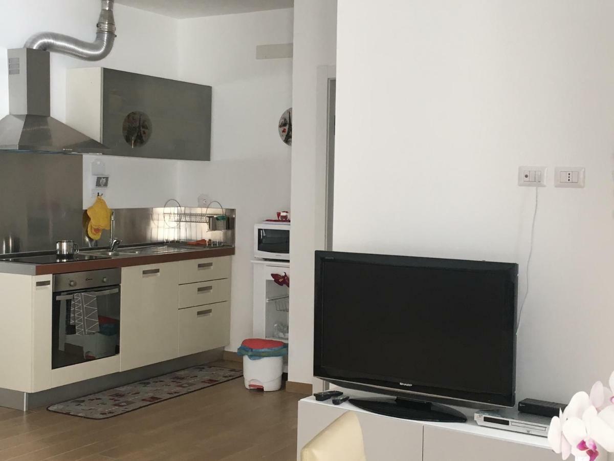 The Shabby House - Charming Seaside Retreat In Central Anzio, Steps From Beach And Train Station מראה חיצוני תמונה