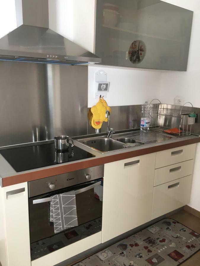 The Shabby House - Charming Seaside Retreat In Central Anzio, Steps From Beach And Train Station מראה חיצוני תמונה