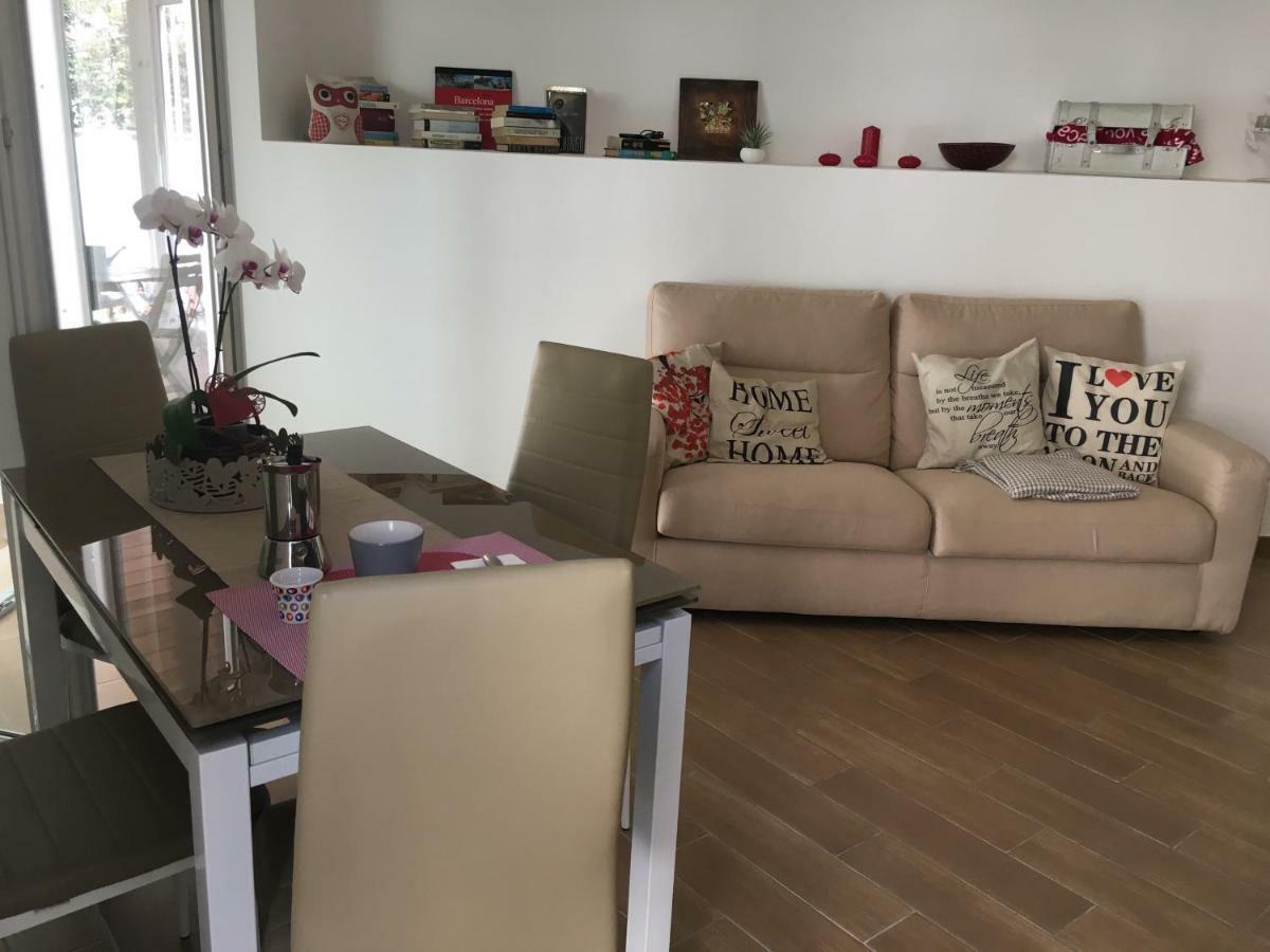 The Shabby House - Charming Seaside Retreat In Central Anzio, Steps From Beach And Train Station מראה חיצוני תמונה