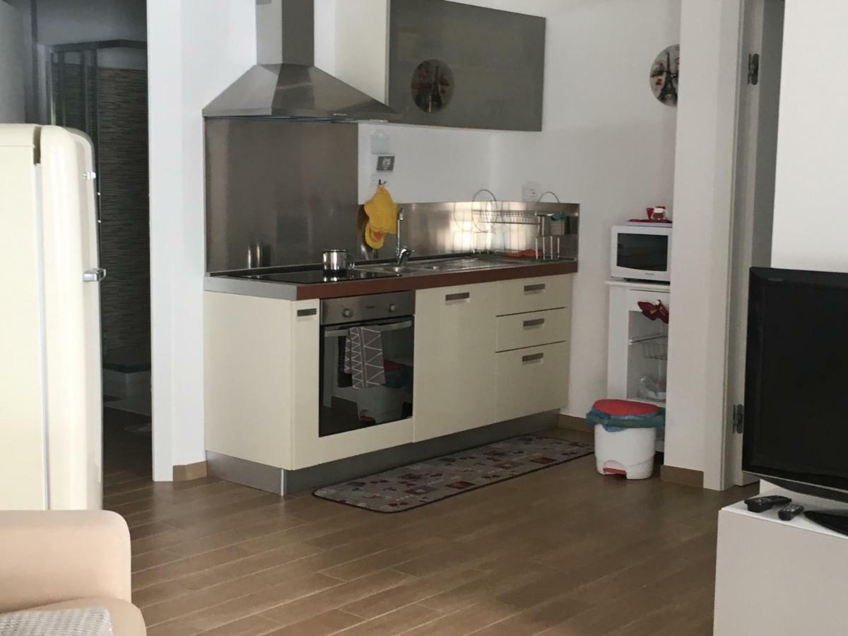 The Shabby House - Charming Seaside Retreat In Central Anzio, Steps From Beach And Train Station מראה חיצוני תמונה