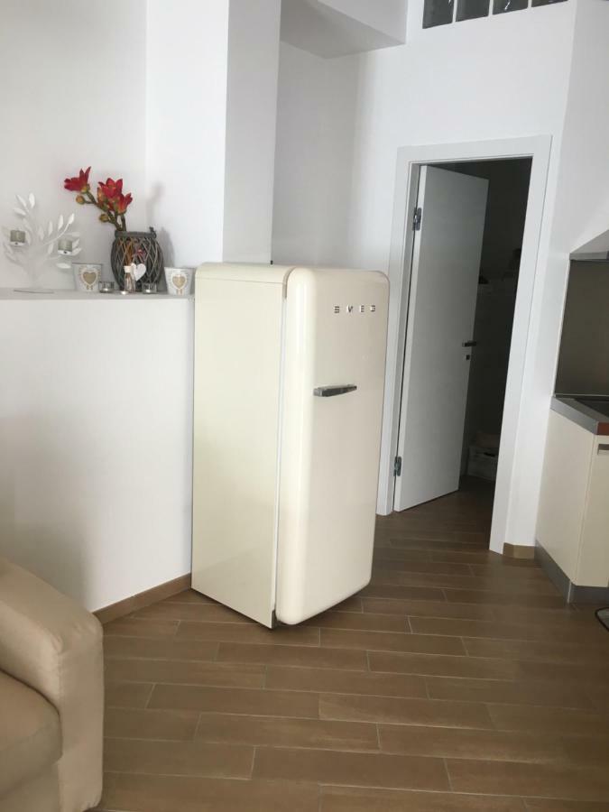 The Shabby House - Charming Seaside Retreat In Central Anzio, Steps From Beach And Train Station מראה חיצוני תמונה