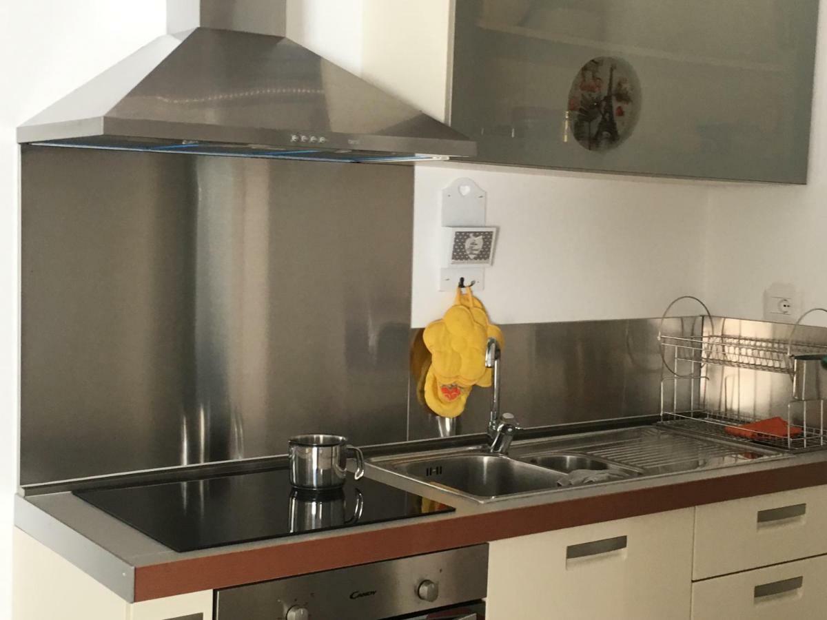 The Shabby House - Charming Seaside Retreat In Central Anzio, Steps From Beach And Train Station מראה חיצוני תמונה